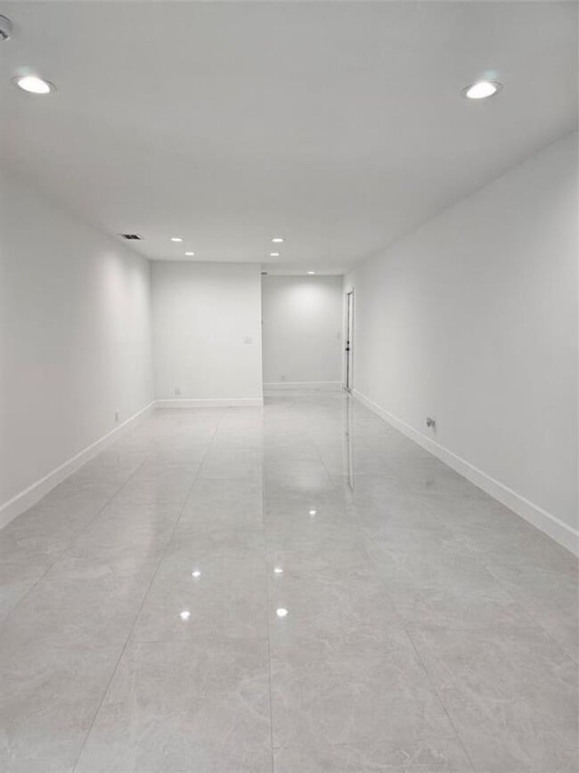 Building Photo - 9557 NW 2nd Pl