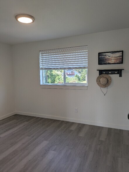 Building Photo - 871 Pheasant Ct SW