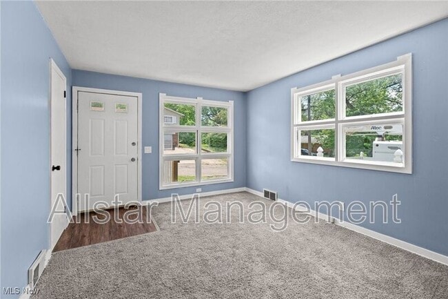 Building Photo - 1619 Struble Ave NE