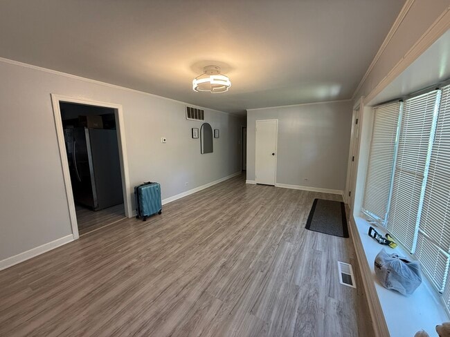 Building Photo - 452 Indianwood Blvd