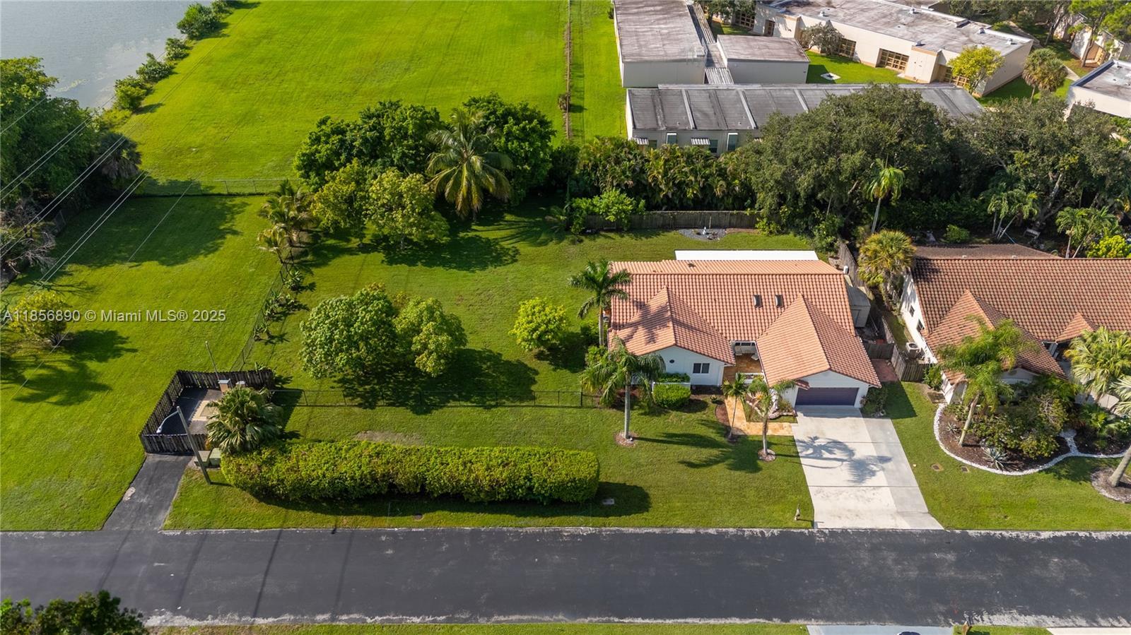 Building Photo - 15800 Surrey Cir