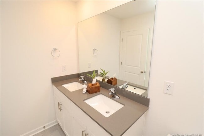 Building Photo - 374 Freestall Dr