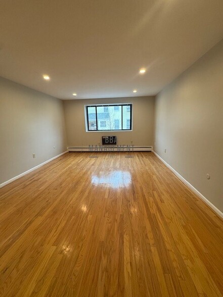 Building Photo - 28 Brentwood St