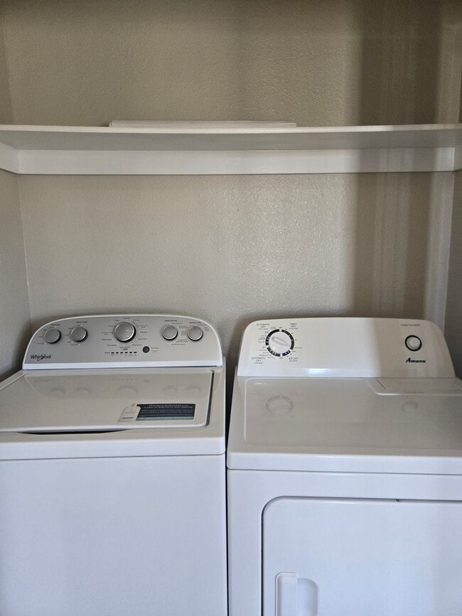 Building Photo - One Story Home