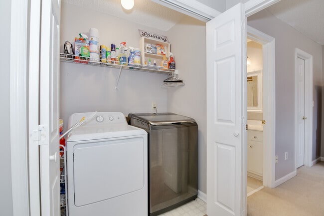 Building Photo - 662 Tara Ln