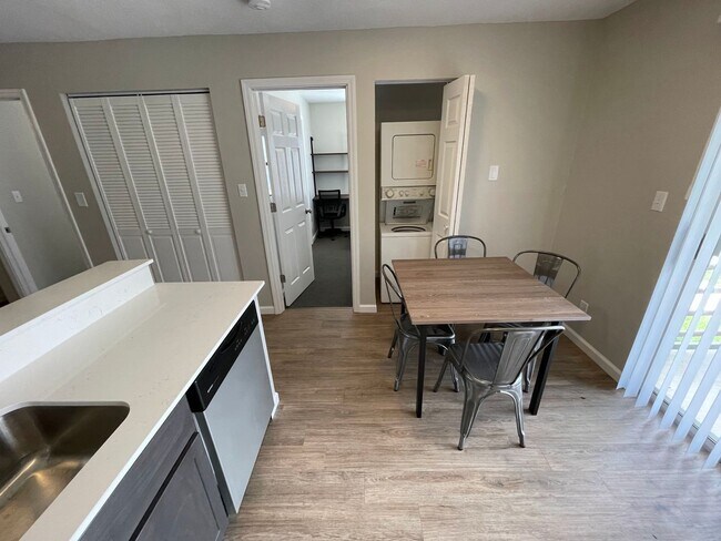 Interior Photo - 301 E Clark St