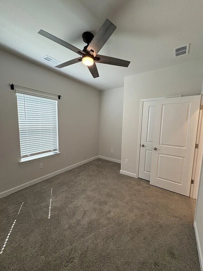 Building Photo - 2700 Grand Mdw Dr