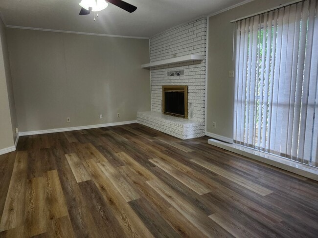 Building Photo - 1810 W 3rd Ct