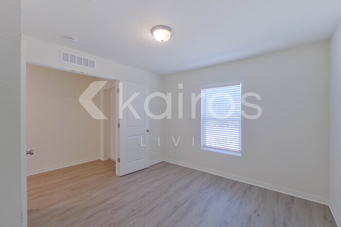 Building Photo - 12093 Cochran Ave