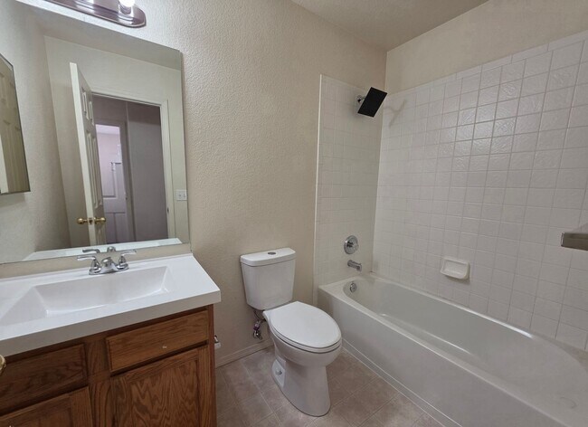 Building Photo - Gorgeous 4 Bed 3 bath Home In Wagon Trails!!