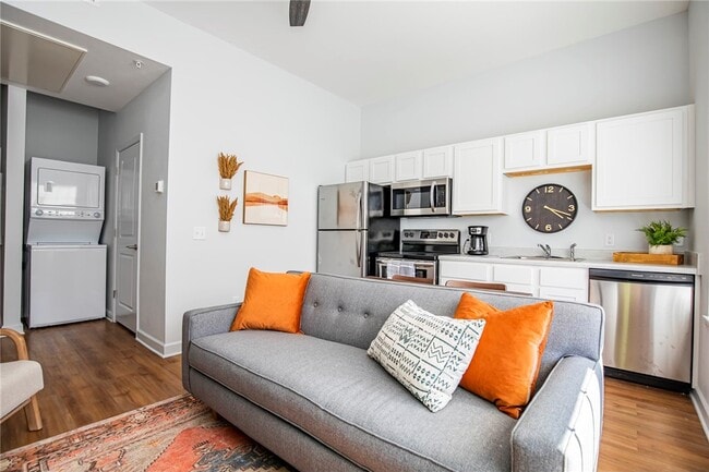 Building Photo - 904 Garland Ave