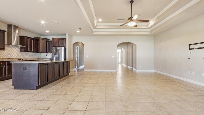 Building Photo - 221 S Shoreview Dr