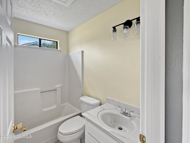 Building Photo - 136 Cherry Point Dr
