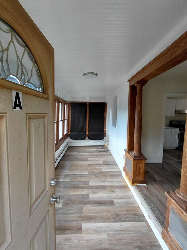 Building Photo - 665 Sayre Ave