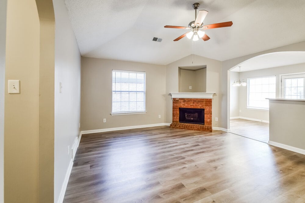 Building Photo - 1107 Breezy Valley Dr