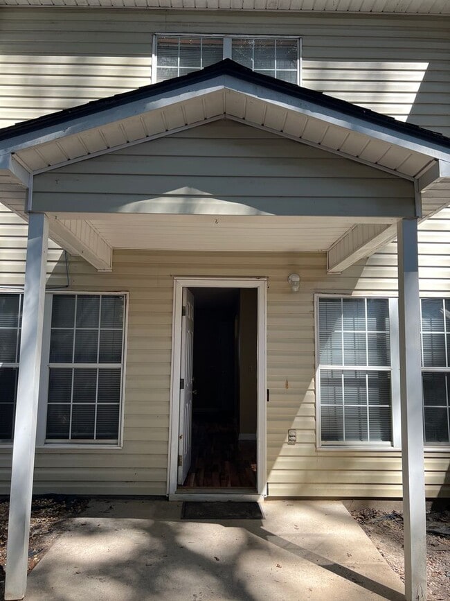 Building Photo - 452 Sandy Oak Dr