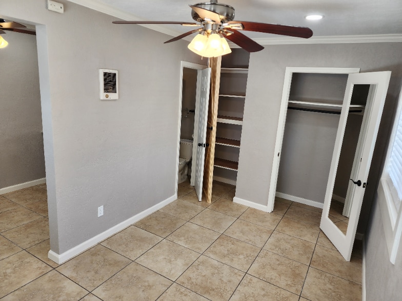 Building Photo - 721 S Pine St