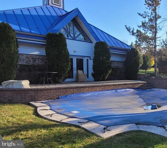 Building Photo - 1620 W Main St