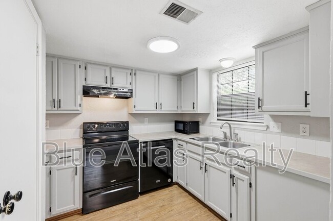 Building Photo - 3313 Gardenview Cir