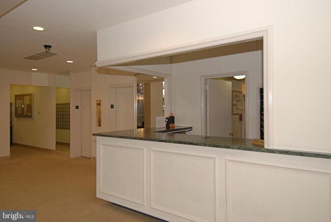 Building Photo - 1300 Army Navy Dr