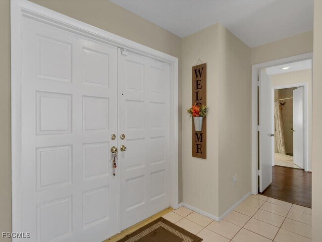 Building Photo - 908 SE 35th Terrace