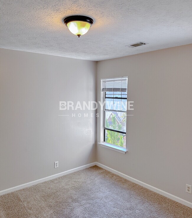 Building Photo - One month FREE RENT!
