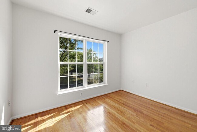 Building Photo - 45805 Marlane Terrace