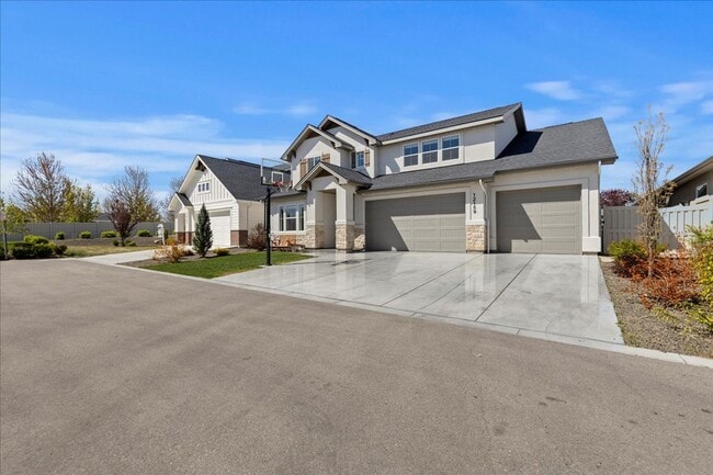 Building Photo - 5 Bed 3 bath Golf Course Neighborhood