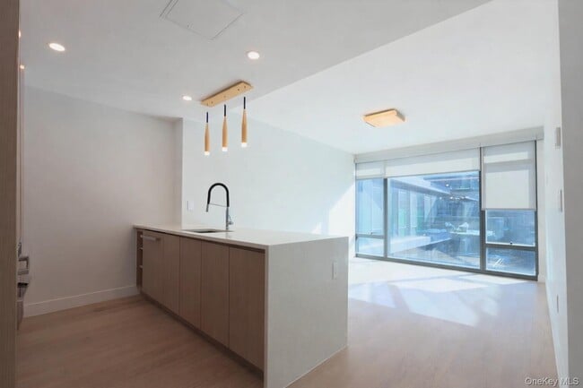 Building Photo - 38-20 Parsons Blvd