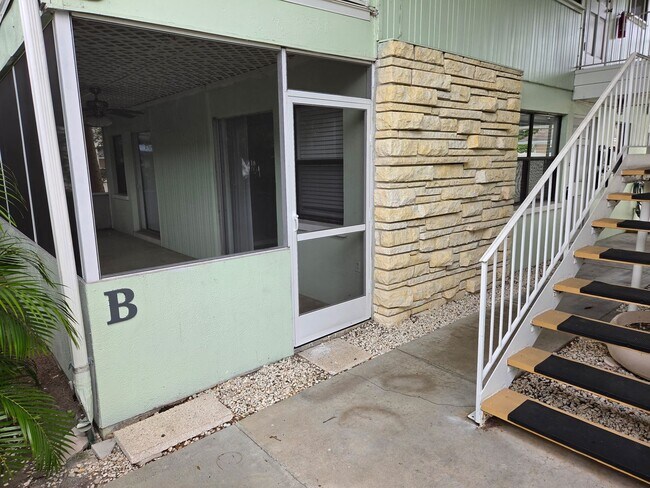Building Photo - 2939 Los Altos Dr