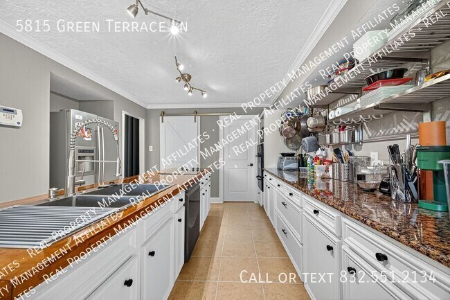 Building Photo - 5815 Green Terrace Ln