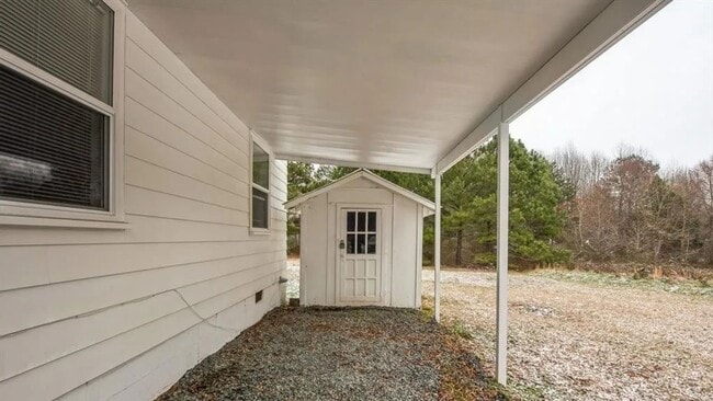 Building Photo - Welcome to this Beautiful Newly Renovated ...