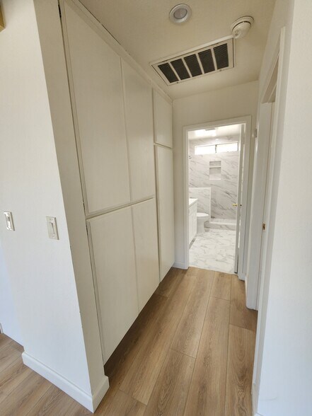 Building Photo - 625 N Angeleno Ave