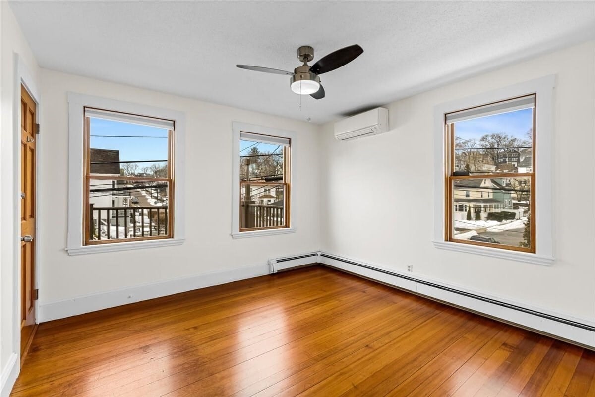 Building Photo - 15 Hillock St