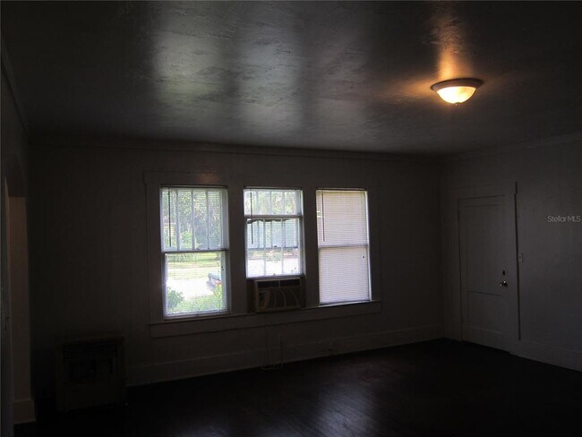 Building Photo - 505 NE 9th Ave