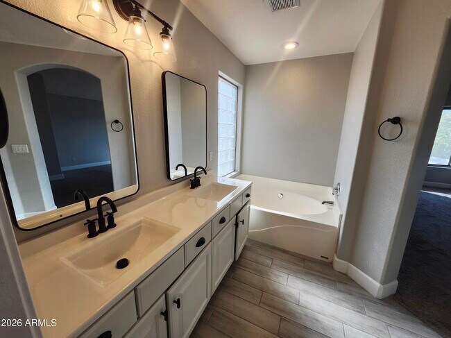 Building Photo - 15846 S 17th Ln