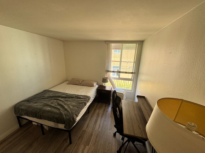 Building Photo - 5540 Lindo Paseo