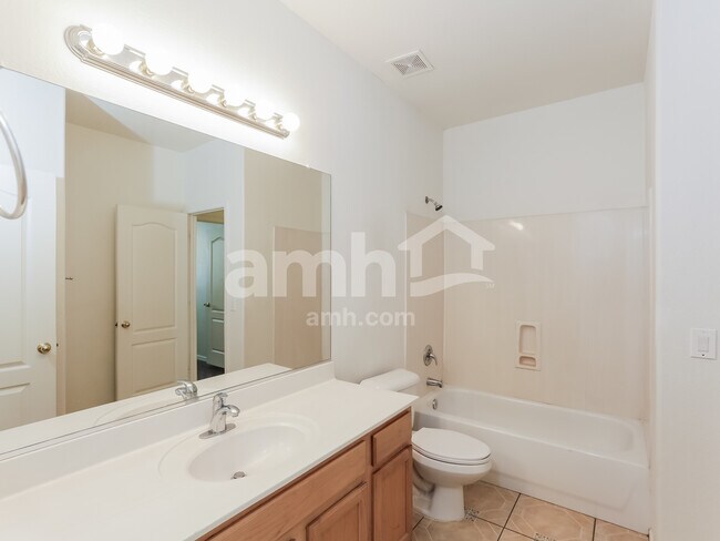 Building Photo - 12238 W Lincoln St