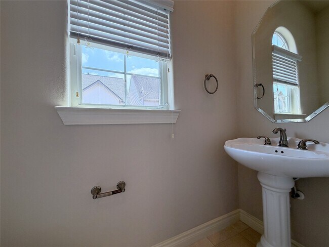 Building Photo - 2612 Edgefield Lakes Dr