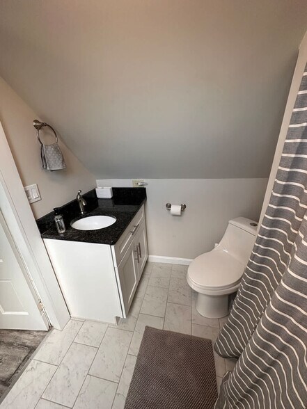 Building Photo - 18 Alpine Ct