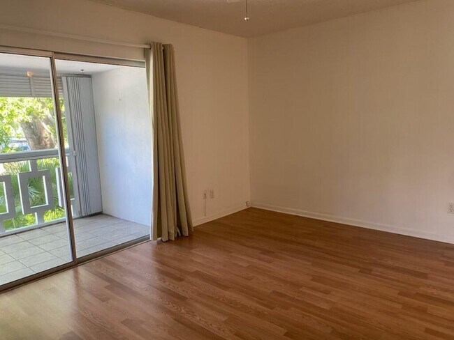 Building Photo - 91 Willow Rd