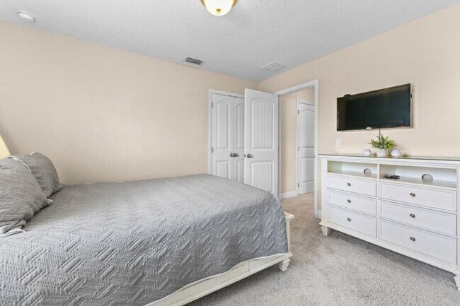 Building Photo - 4425 Acorn Ct