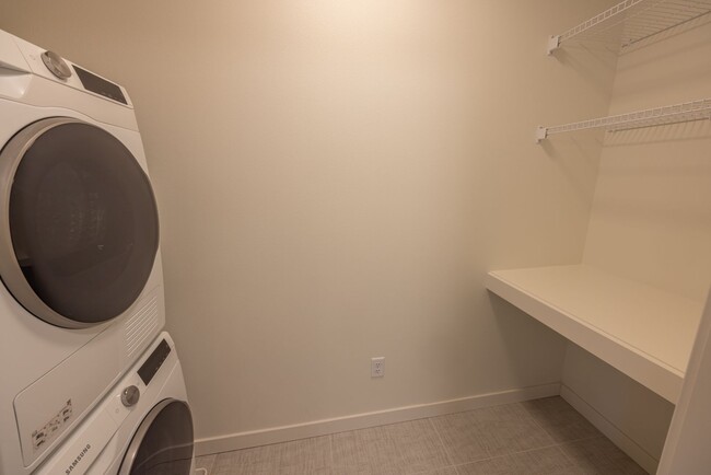 Building Photo - Riverside Townhomes - Waterfront Living in...