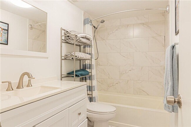 Building Photo - Bright & Spacious First-Floor Condo in Win...