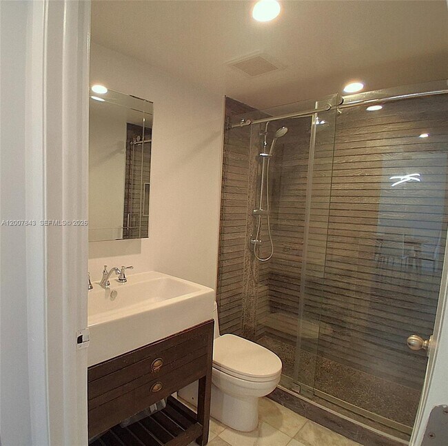 Building Photo - 770 Claughton Island Dr