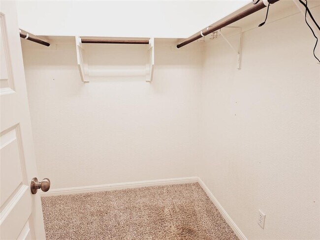 Building Photo - 124 Peruvian Ln