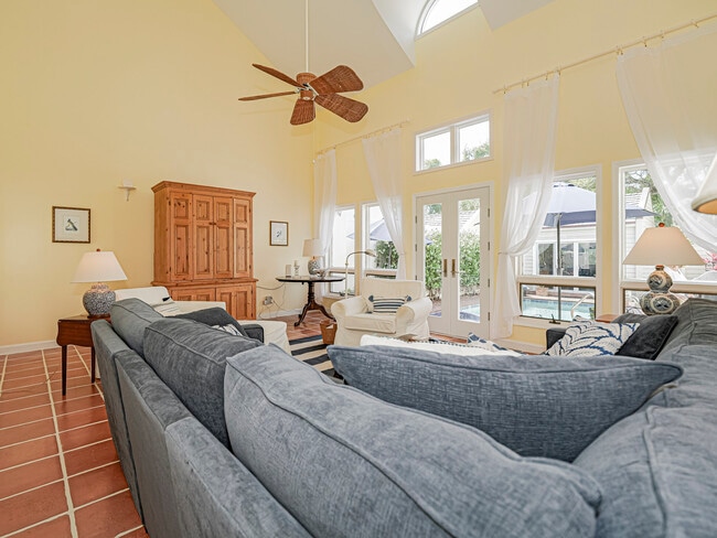 Building Photo - 8367 Baytree Dr