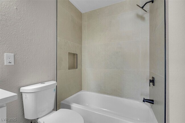 Building Photo - 456 Sellers Pl
