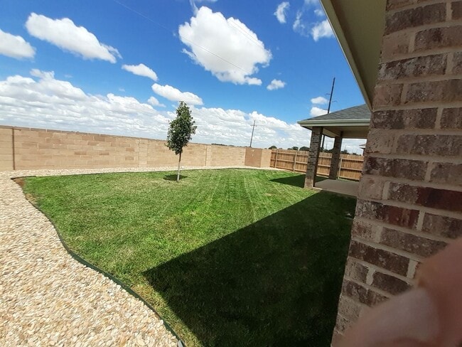 Building Photo - OPEN FLOOR PLAN ON HOME ONLY 1 YEAR OLD