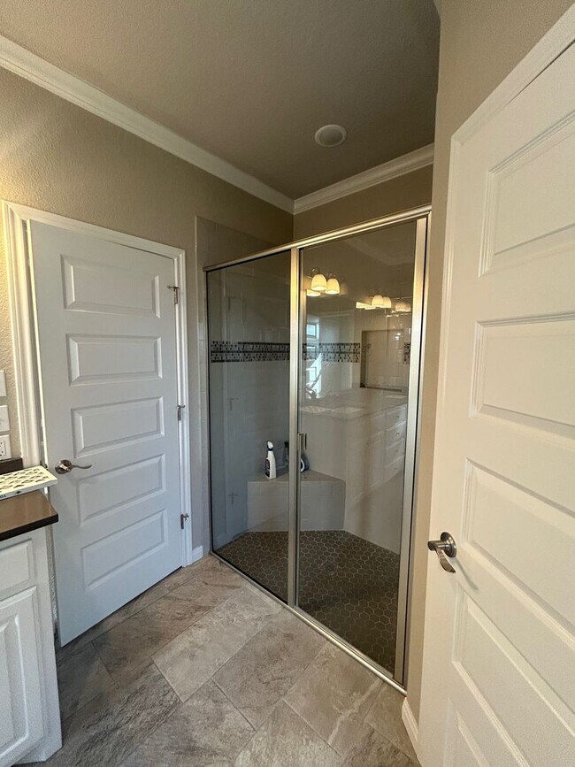 Building Photo - Beautiful Midway ISD Home